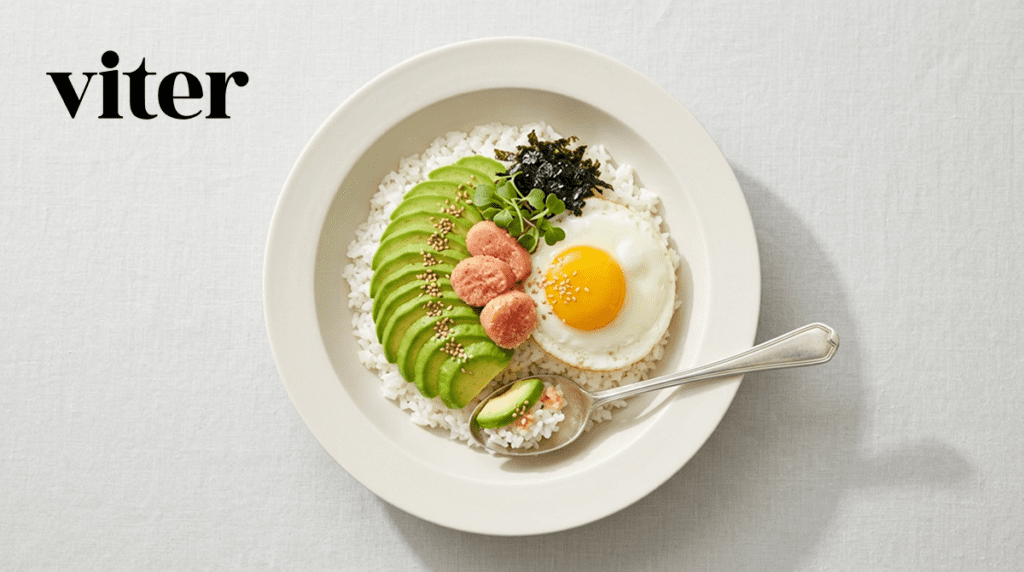 다이어트 배달음식 아보카도와 명란 계란 프라이를 올린 건강 덮밥